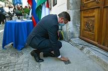 9. 9. 2021, Ljubljana – Predsednik republike Borut Pahor poloil nov "spotikavec" rtvam holokavsta v Ljubljani (Tamino Petelinek/STA)